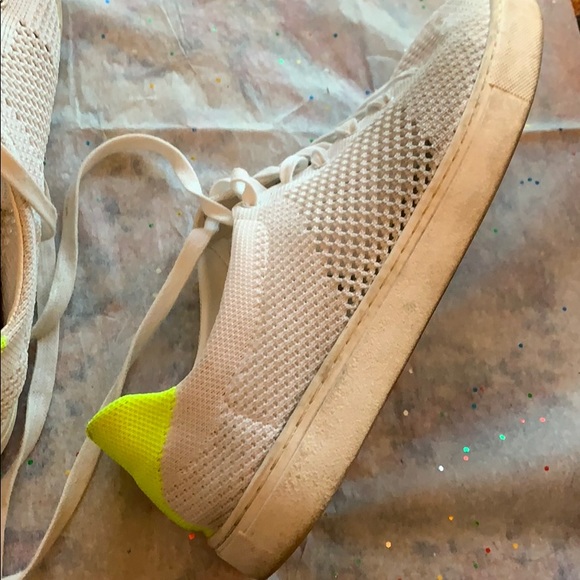 Shoe - Picture 2 of 3